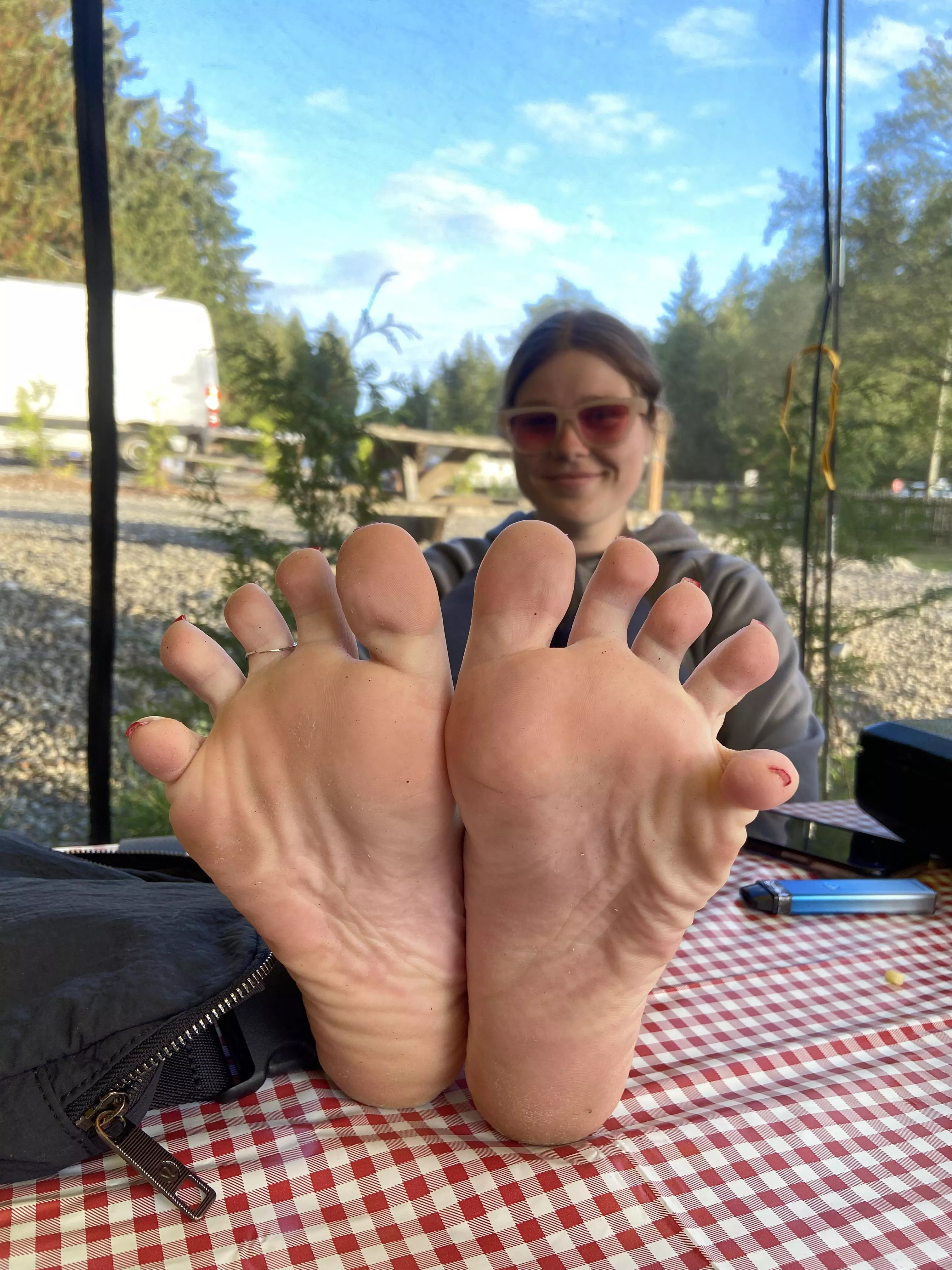 Would you sniff my smelly feet while camping ?