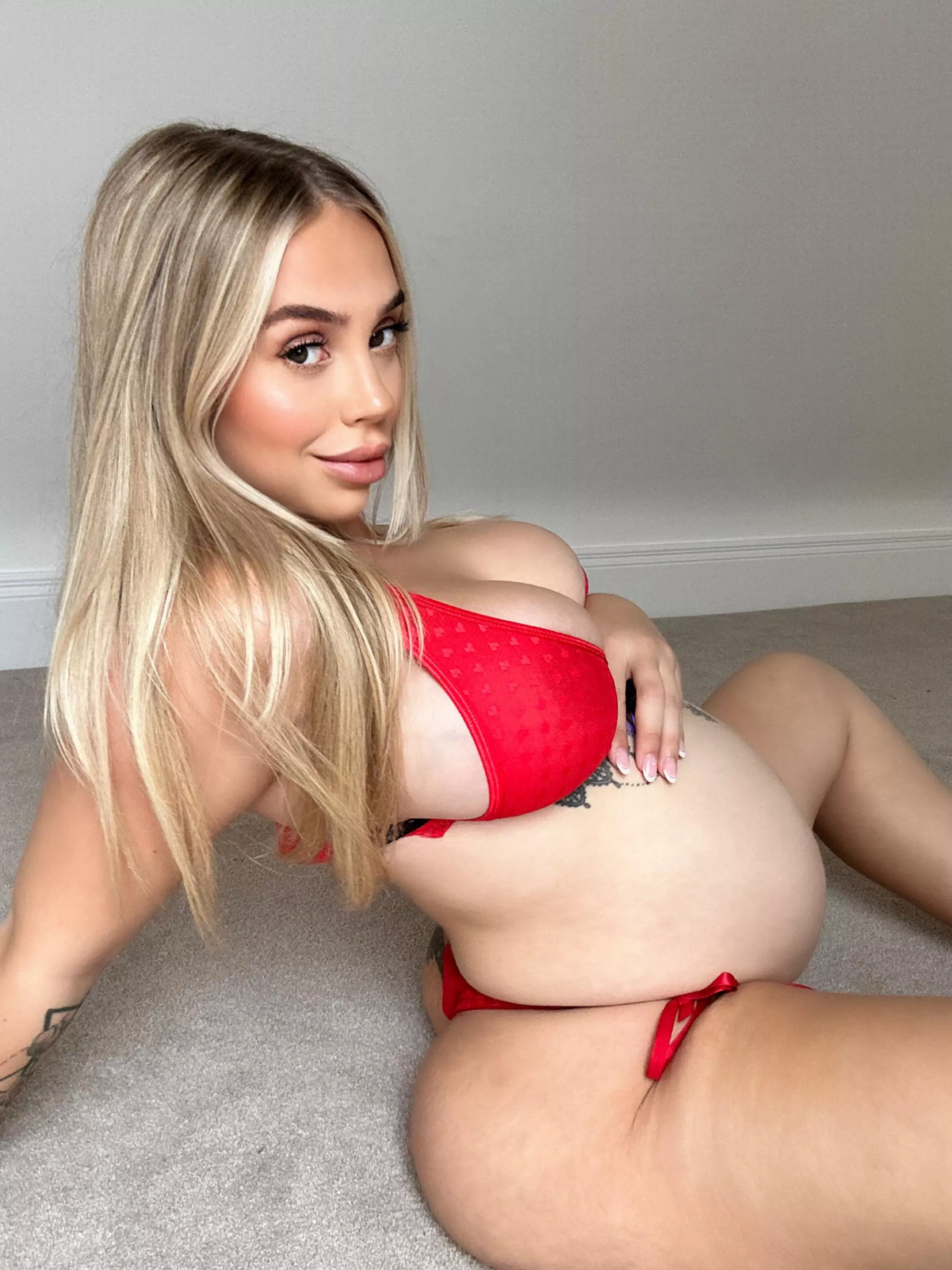 20 weeks pregnant feeling full 😍😈