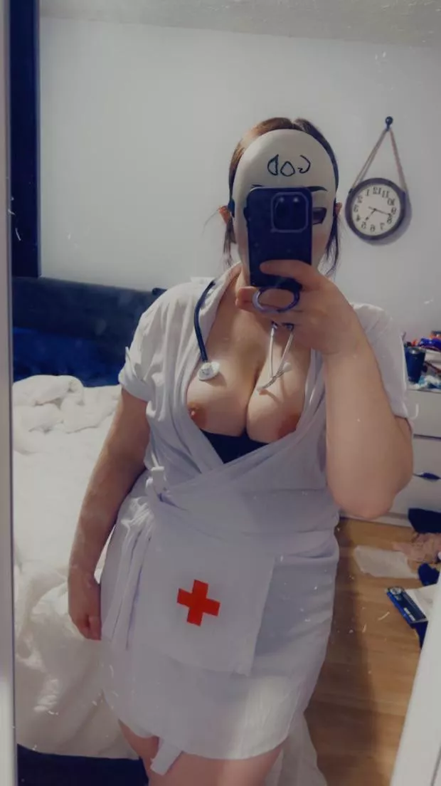 About to head to work, show me some love daddy 🥹