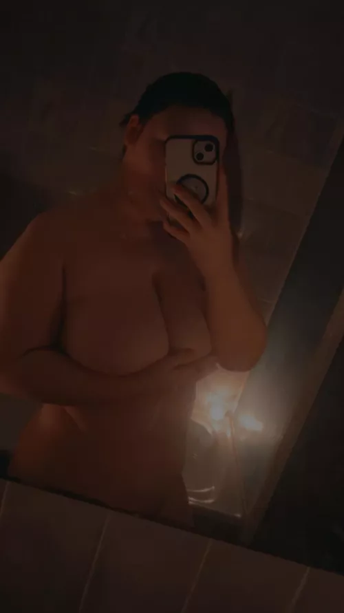 Candlelit bath hand bra for something different 🤭