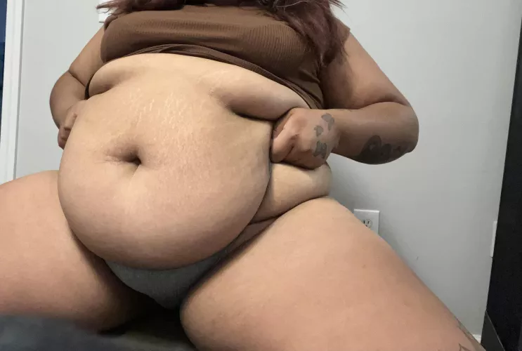 Fat Hanging Gut 🥵