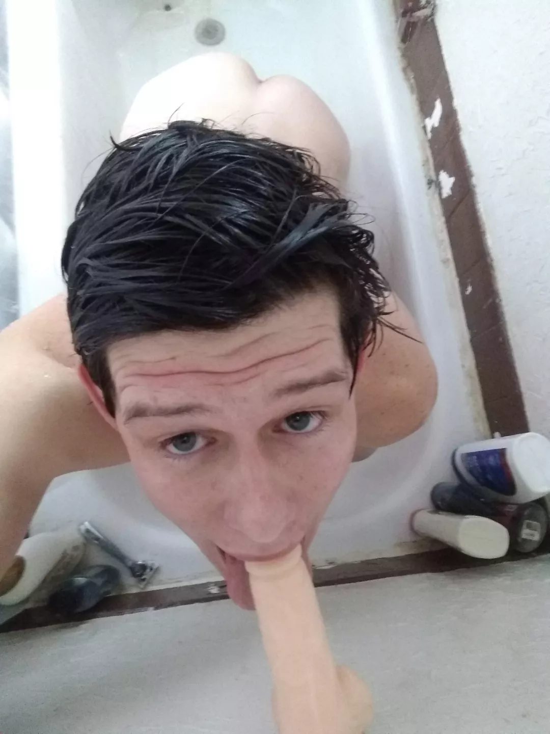 I just need a big alpha load on my face 😭 DMs open