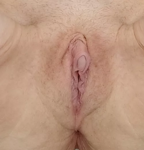 My clit wants attention