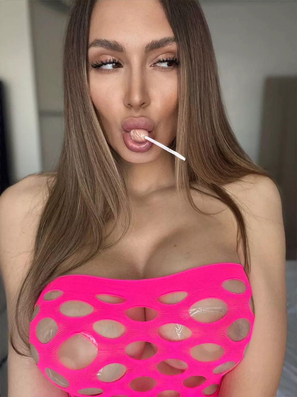 this mesh is so big, I'm afraid my boobs are gonna show