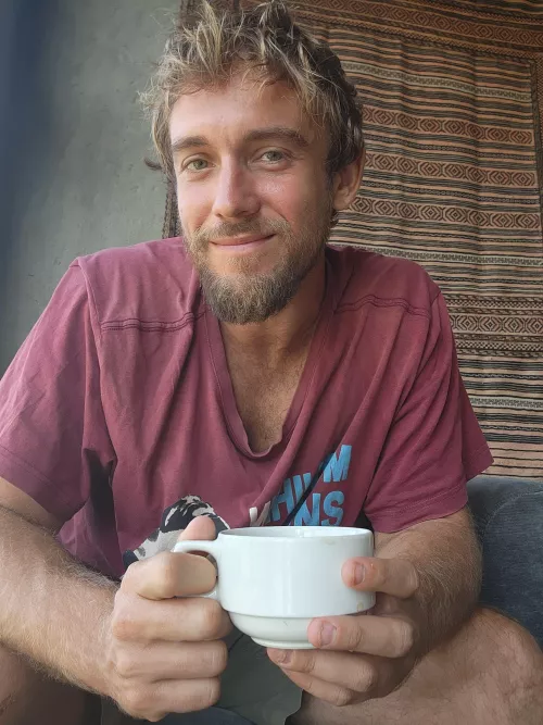 Wake up at 7 and not complaining because I get a cool coffee... if ever you relate