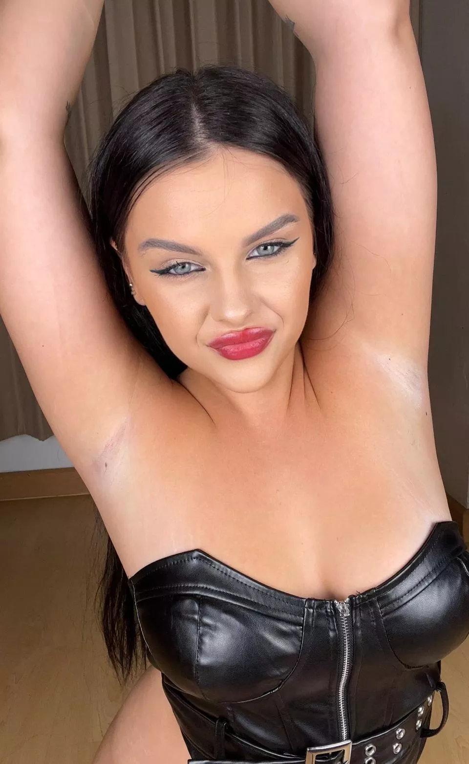 Any submissive armpit lickers worshippers?