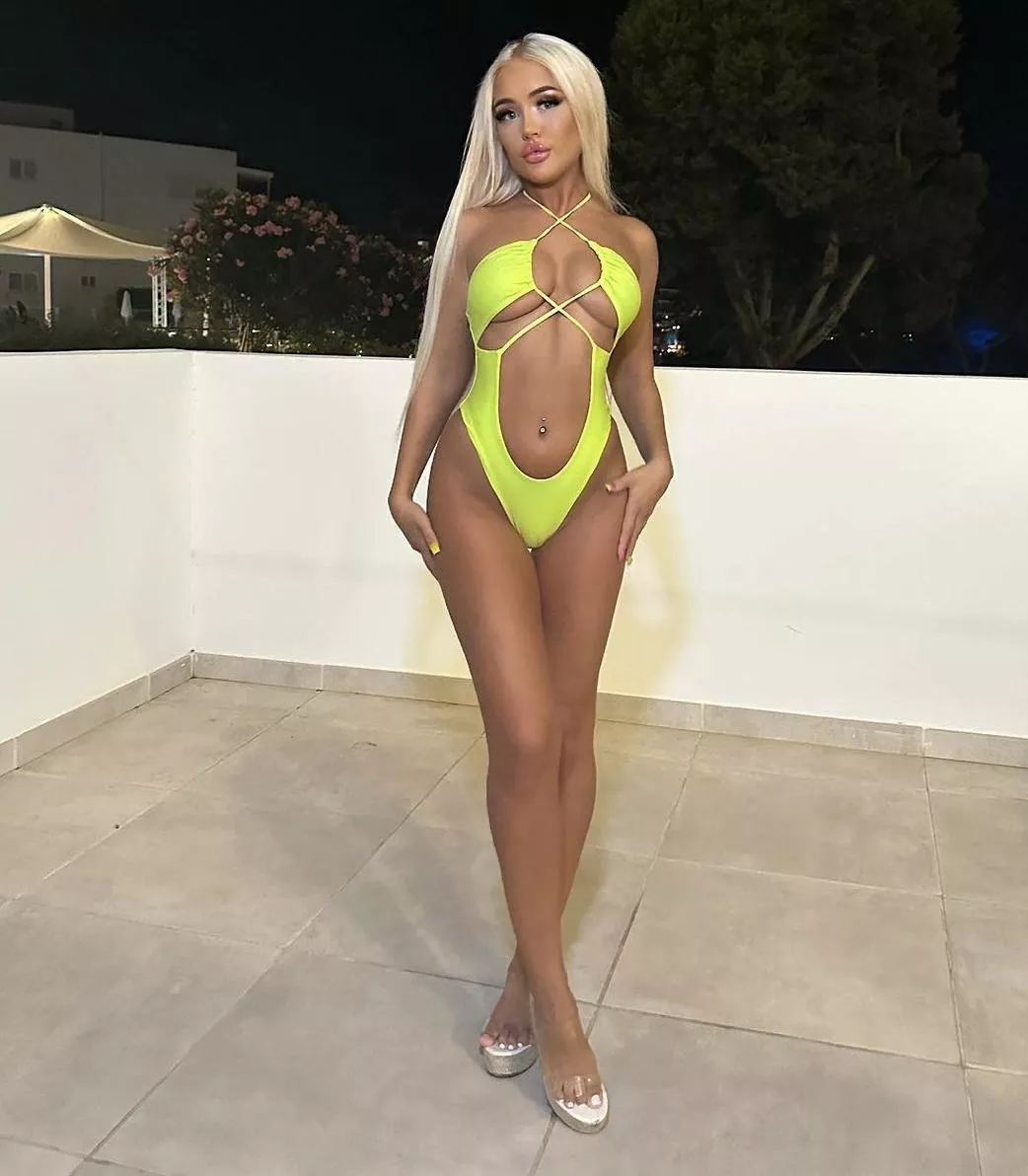 Belle in Ibiza
