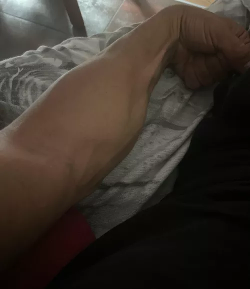 BIG FOREARM = BIG 😈