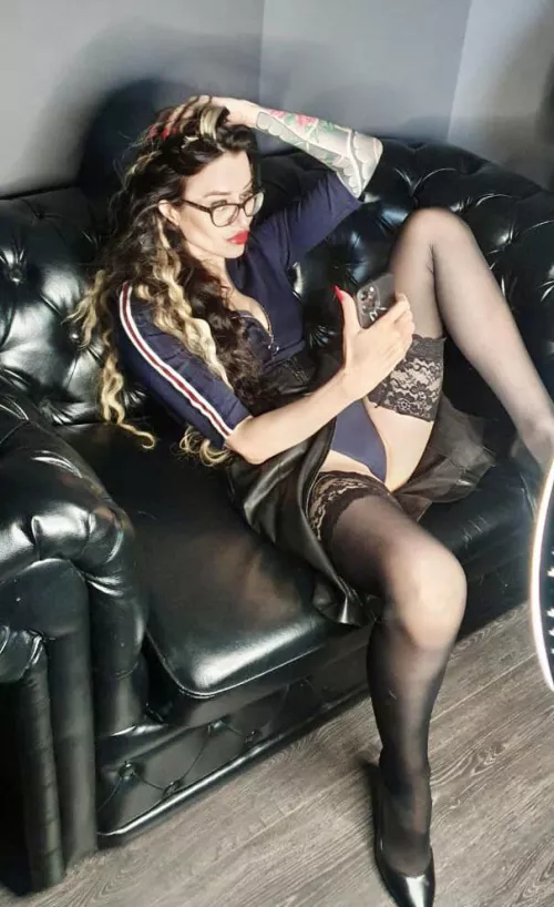 Classic outfit with black heels on mmm