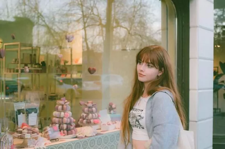 Crop top and macarons ~!