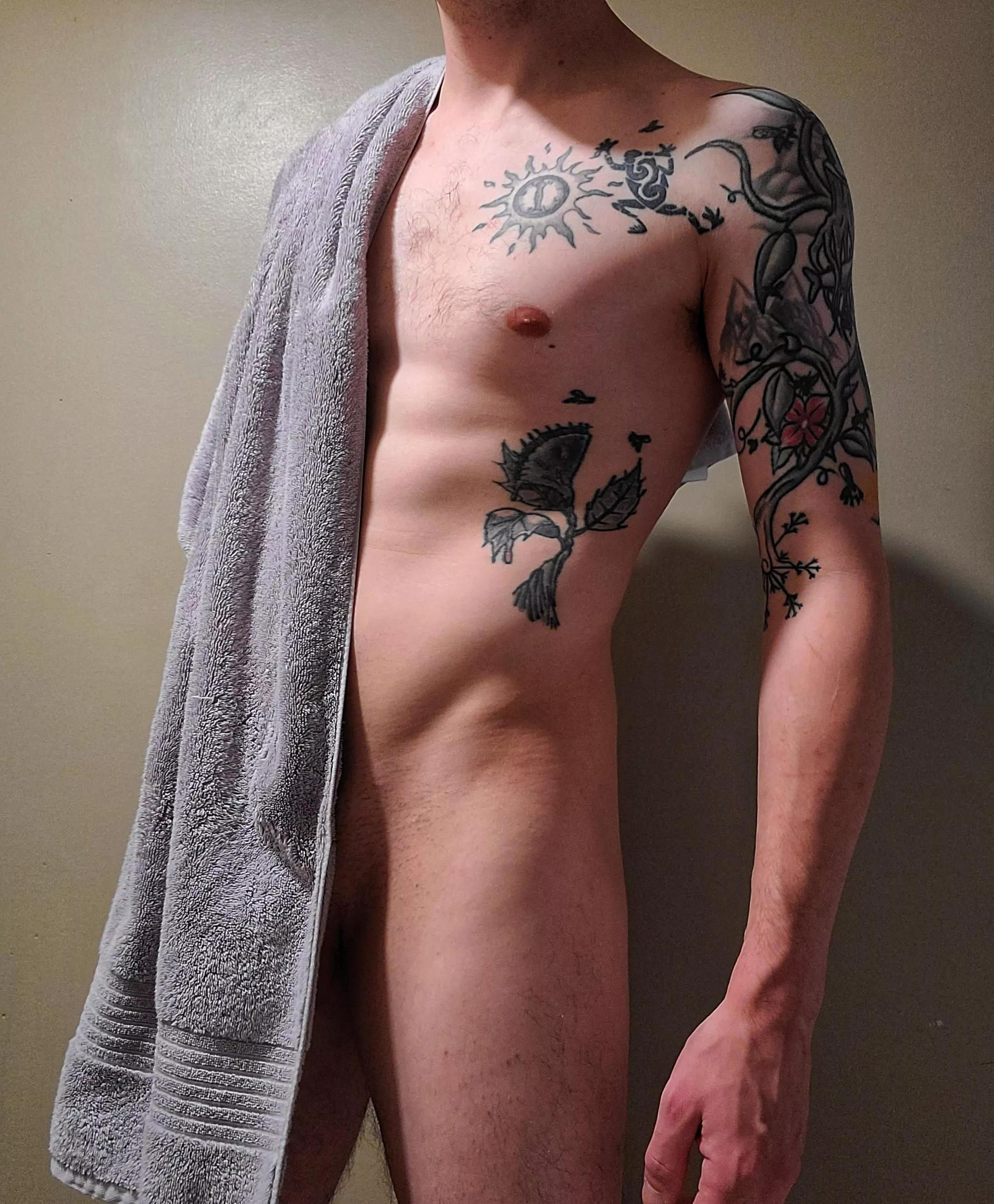 Daddy needs a wet hole 😈