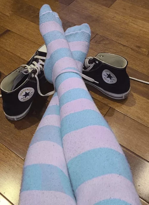 [F] 21 - who else loves to kick off their shoes at the end of a long day!