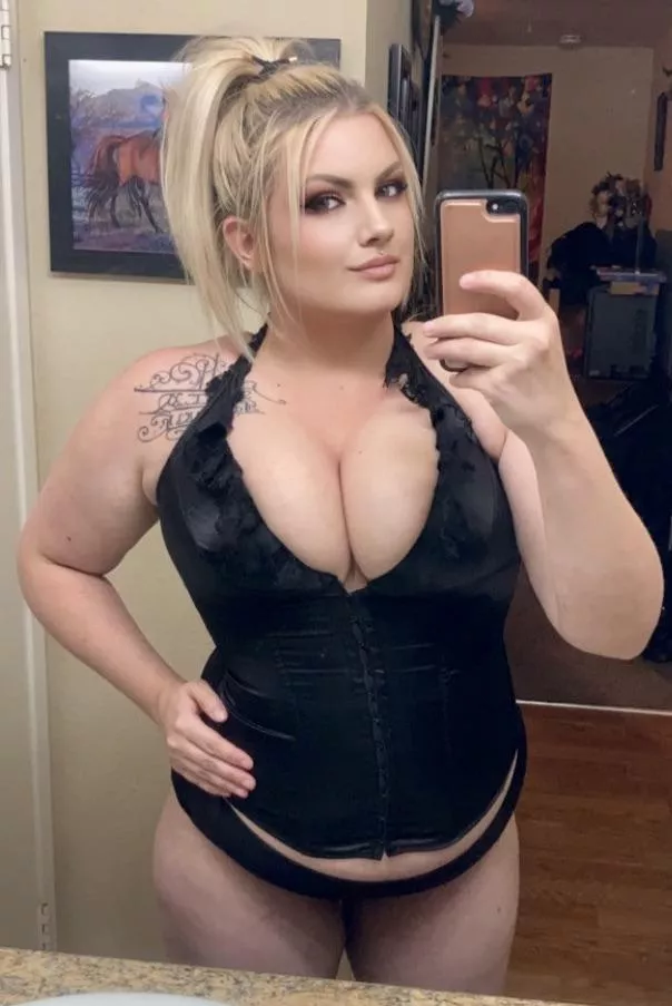 First post here! Do you like my ponytail?