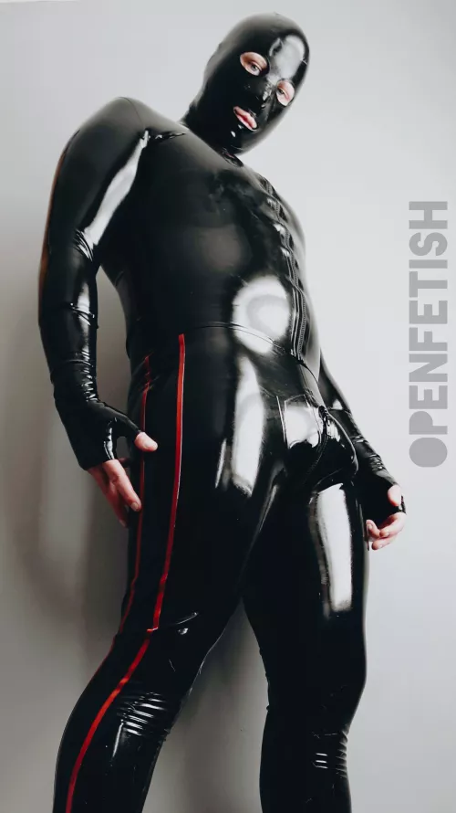 Heavy Rubber, Heavy Shine. 🤐