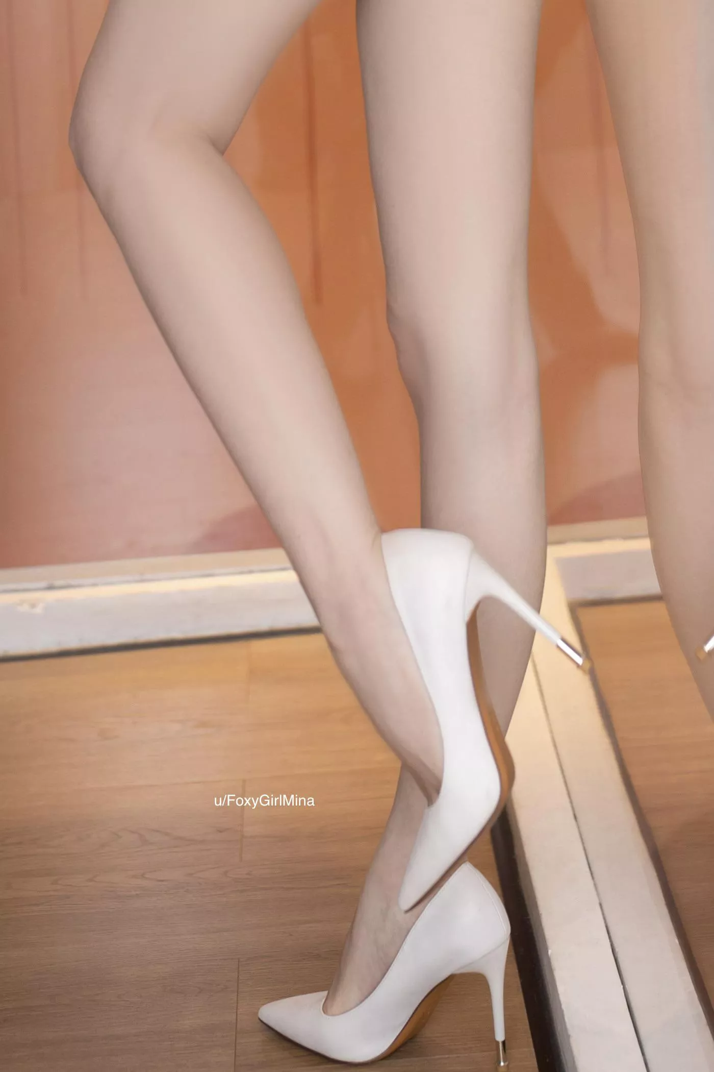 I'm going to be such a distraction at work in there heels.