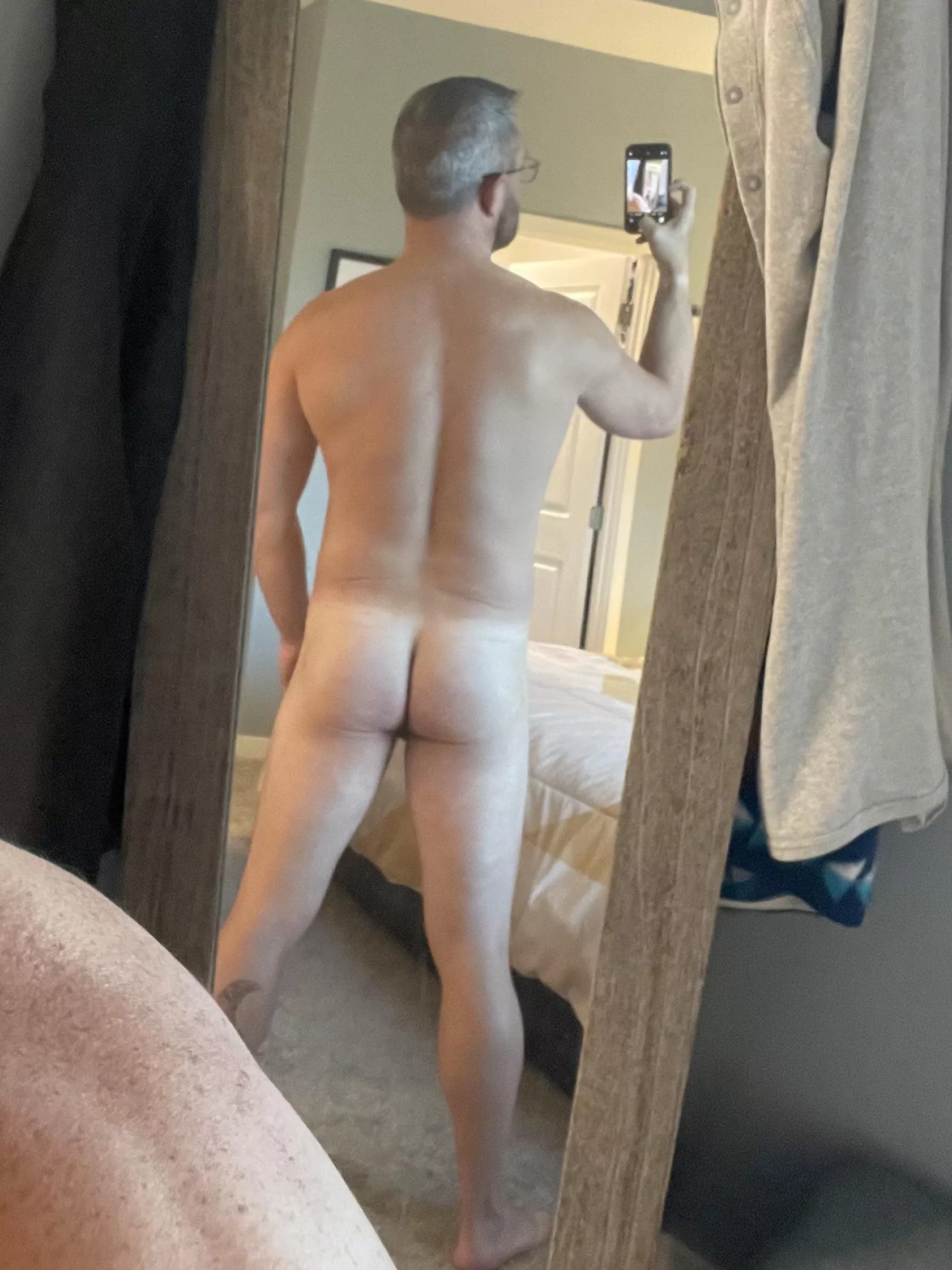 Is this a cute guy butt?