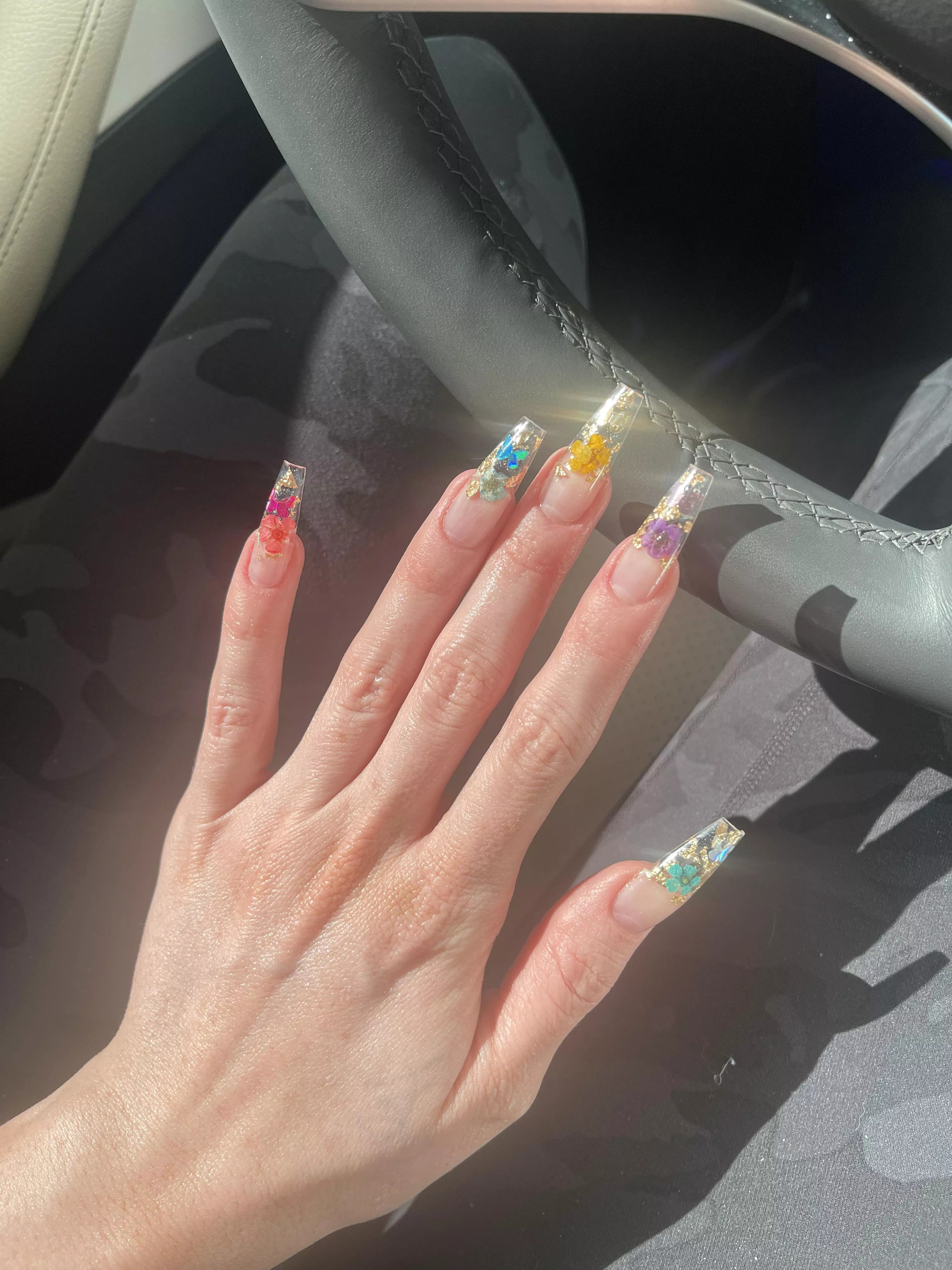 Real flowers in my nails 💅