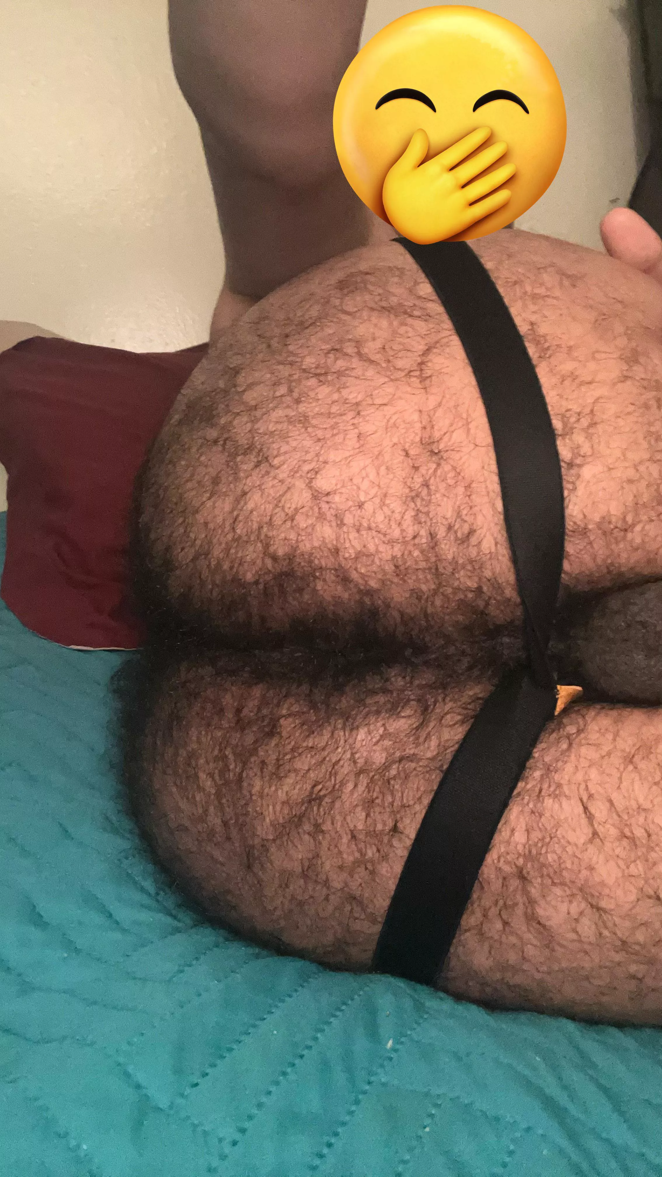 This hairy ass says good morning 😈