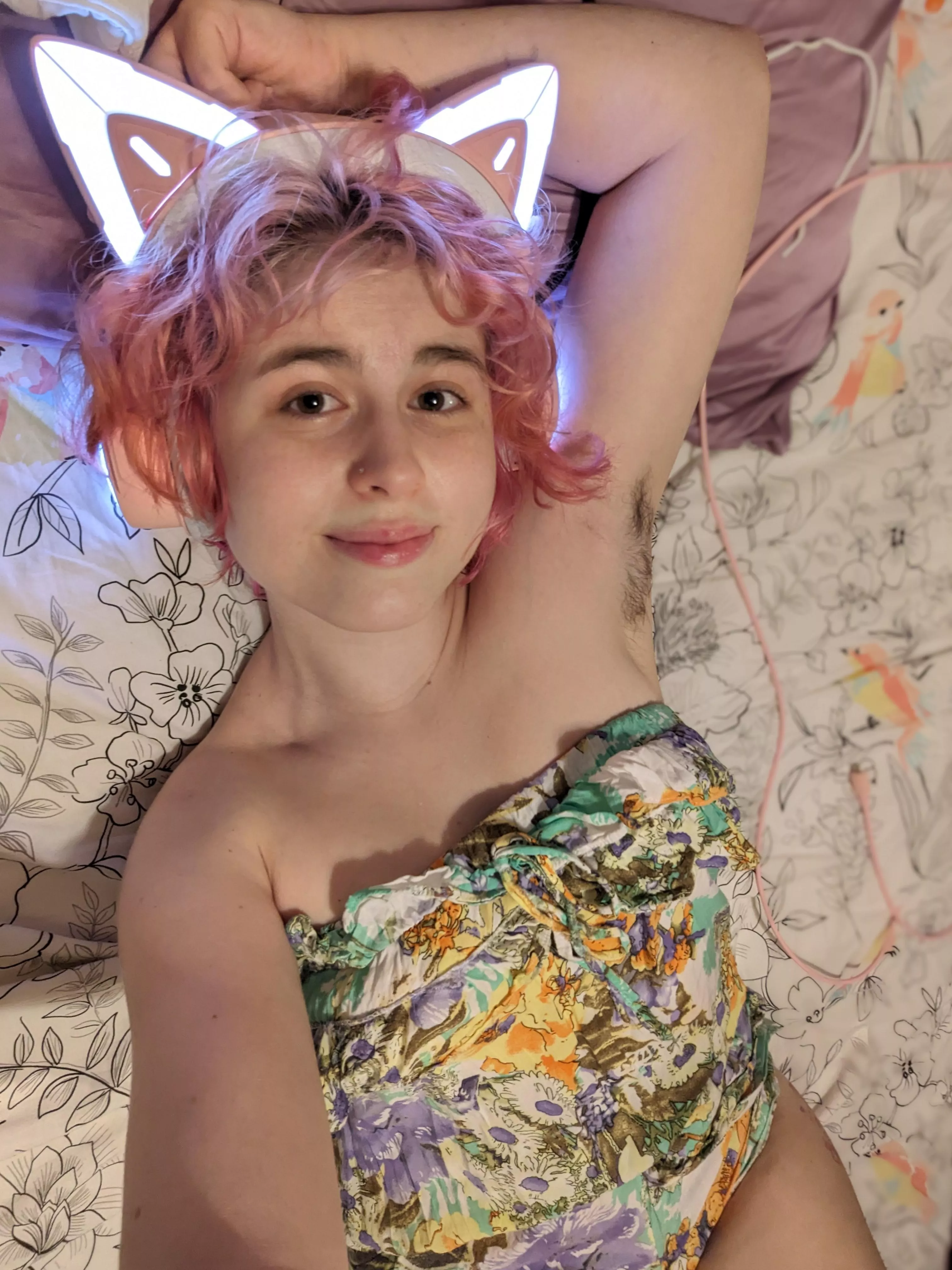 Who wants to chill with me? 💗