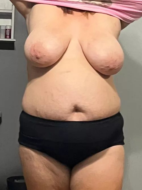 Who wants to fuck my wife?