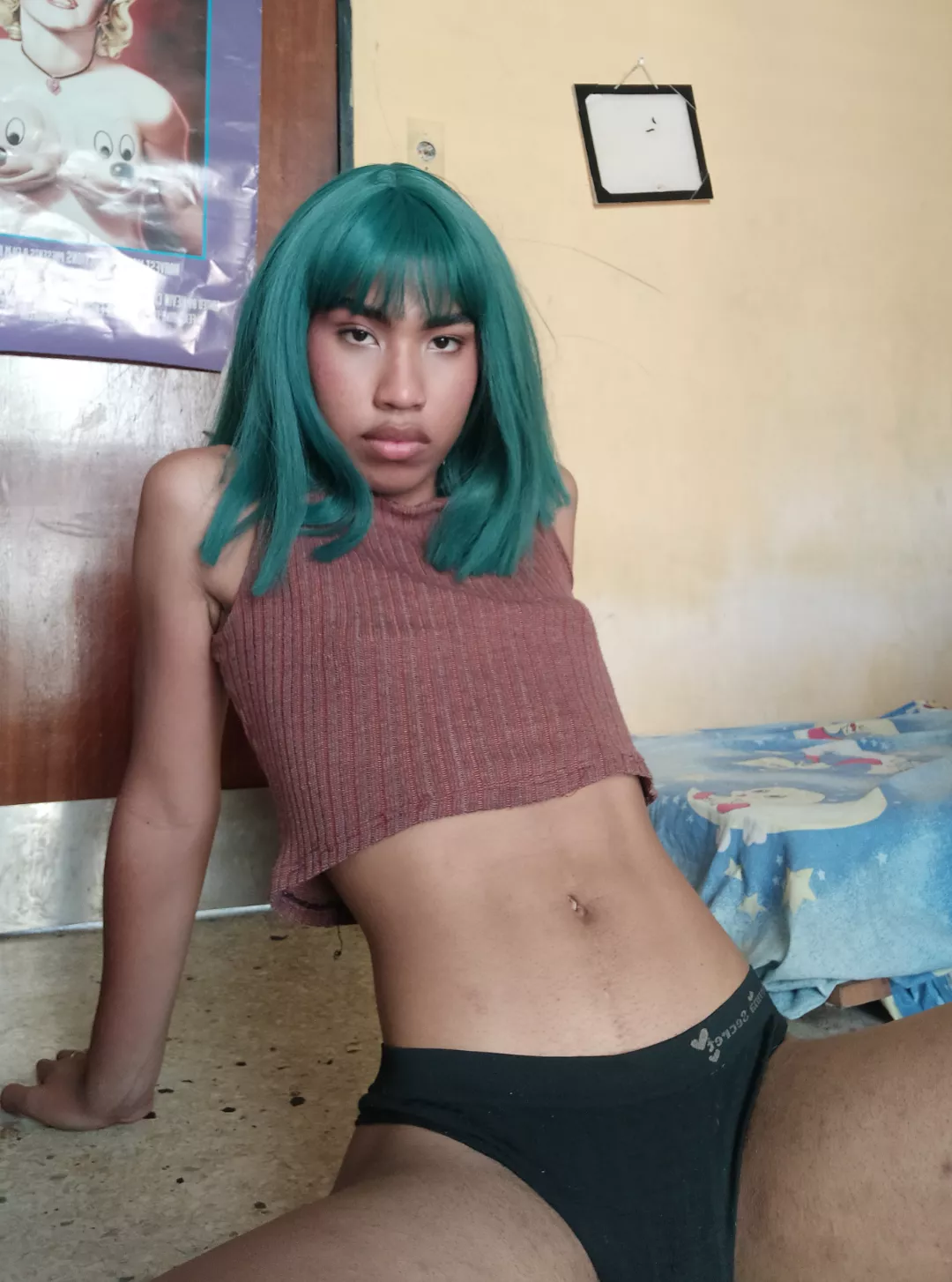 would u like to suck me in my sister's room? 💦