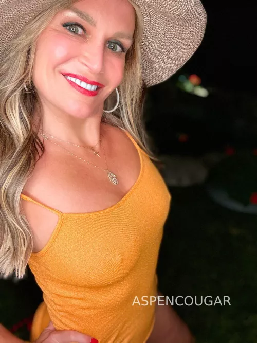 55F Aspen Cougar MILF who rarely wears an uncomfortable bra. ;)