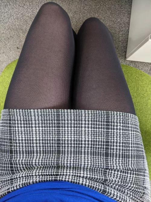 A pop of colour provided by my hideous chair 💙💚