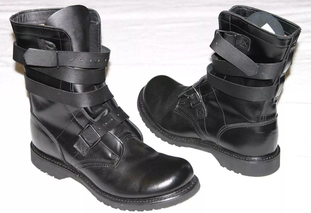 Are black tanker boots (like these) available anywhere for sub 350$?