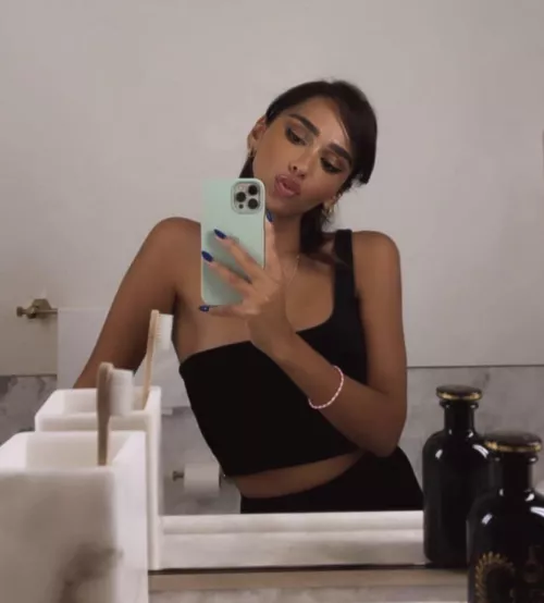 Dm to for a group chat for Arab Hotties .. discord : not.brookemonk