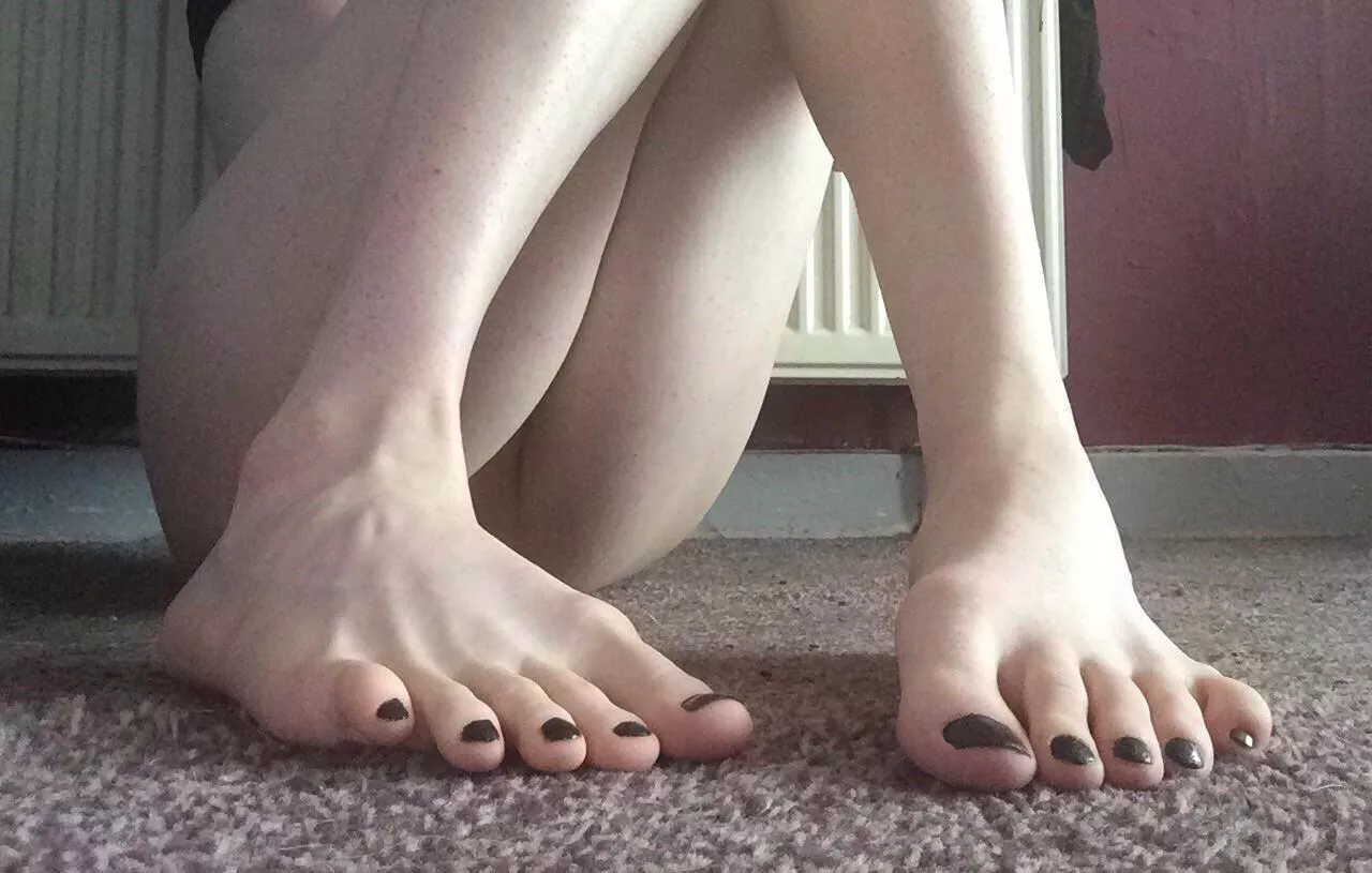 Do you find my feetsies cute?