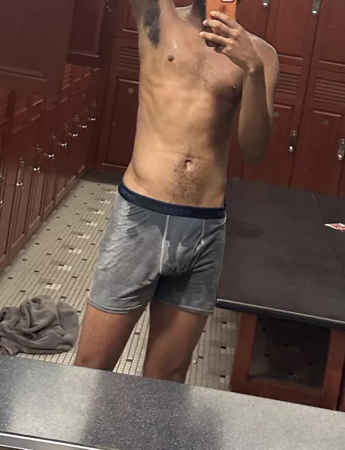 Fuck I got so sweaty at the gym today