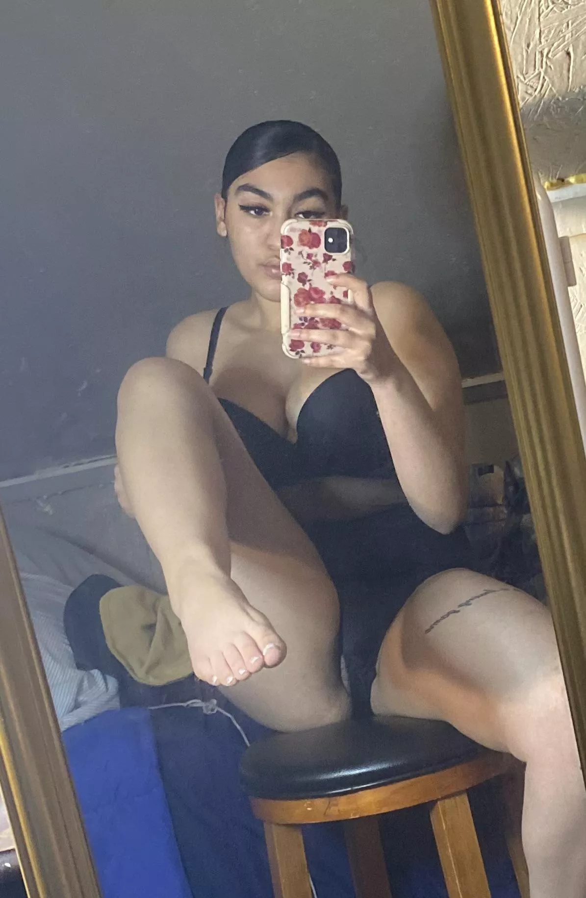 Get on your knees and let me shove my toes in your mouth . [dom] [fet] [sext] [rate] [pic]