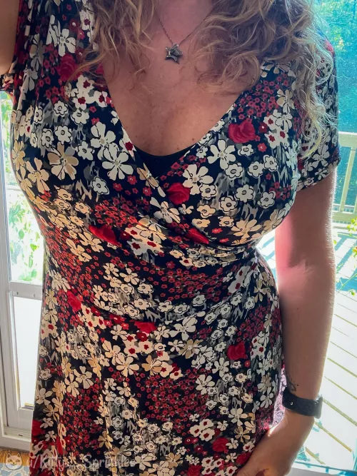I love sundress season! (=^•^=) [f]