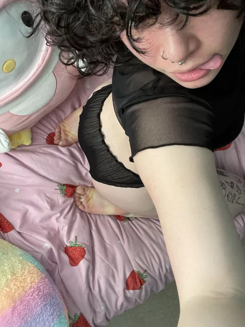 i'm 18 and 5 feet.. u will eat me out and i'll suck ur cock, deal?