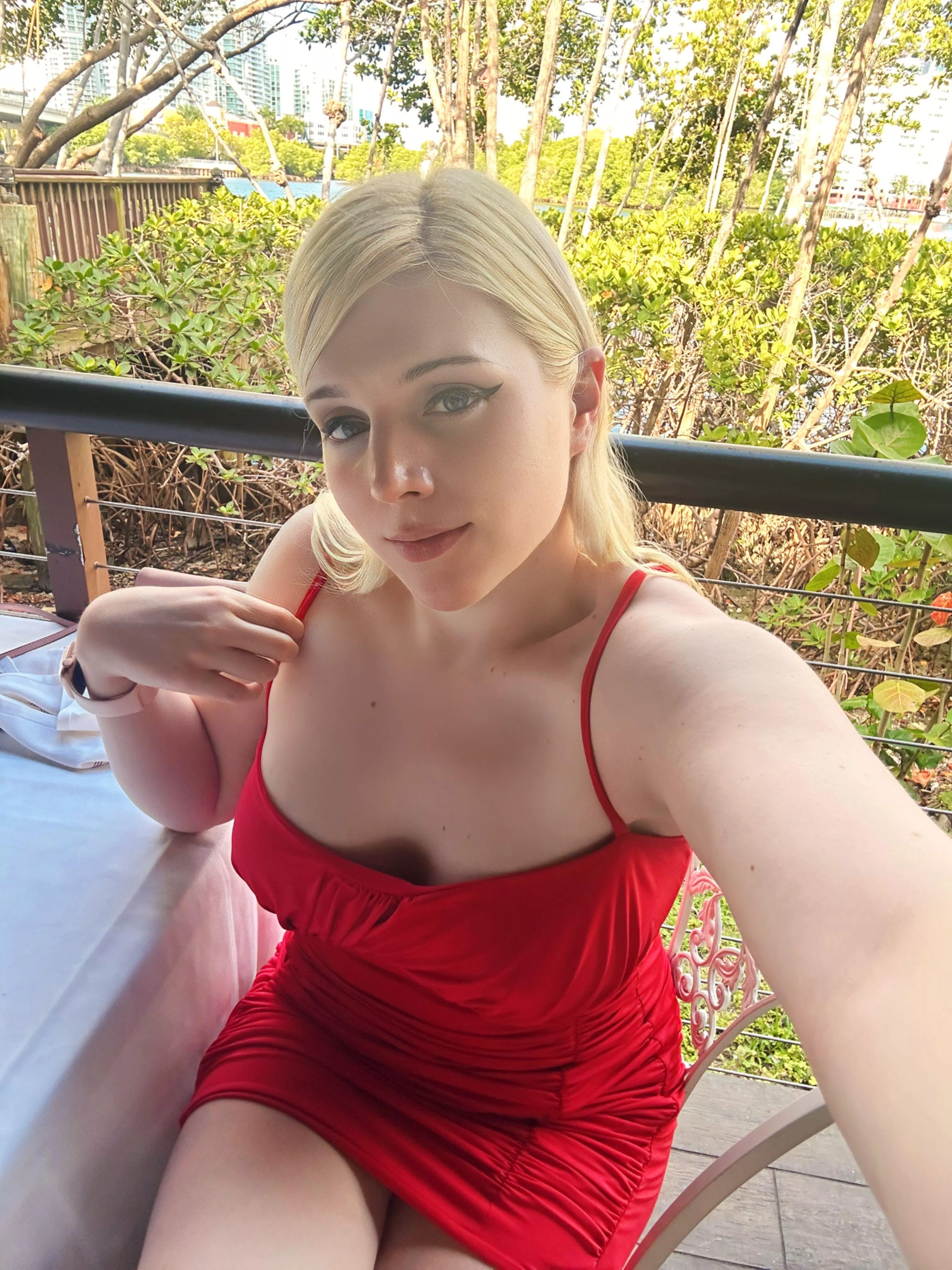 Is this a cute curvy femboy? 🥰