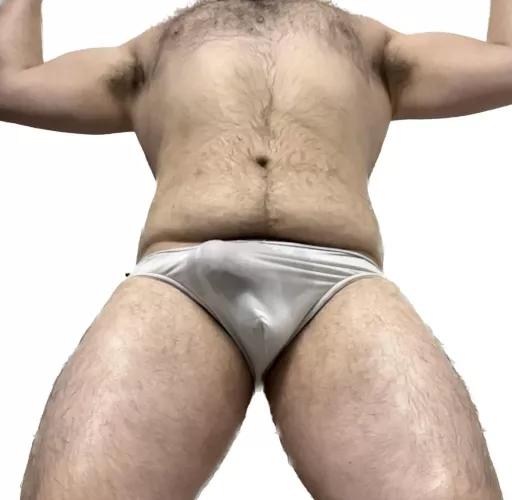 Making sure I’m showing off my pits in this white speedo for you 😜