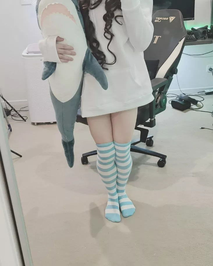 oversized hoodies are cool ^^