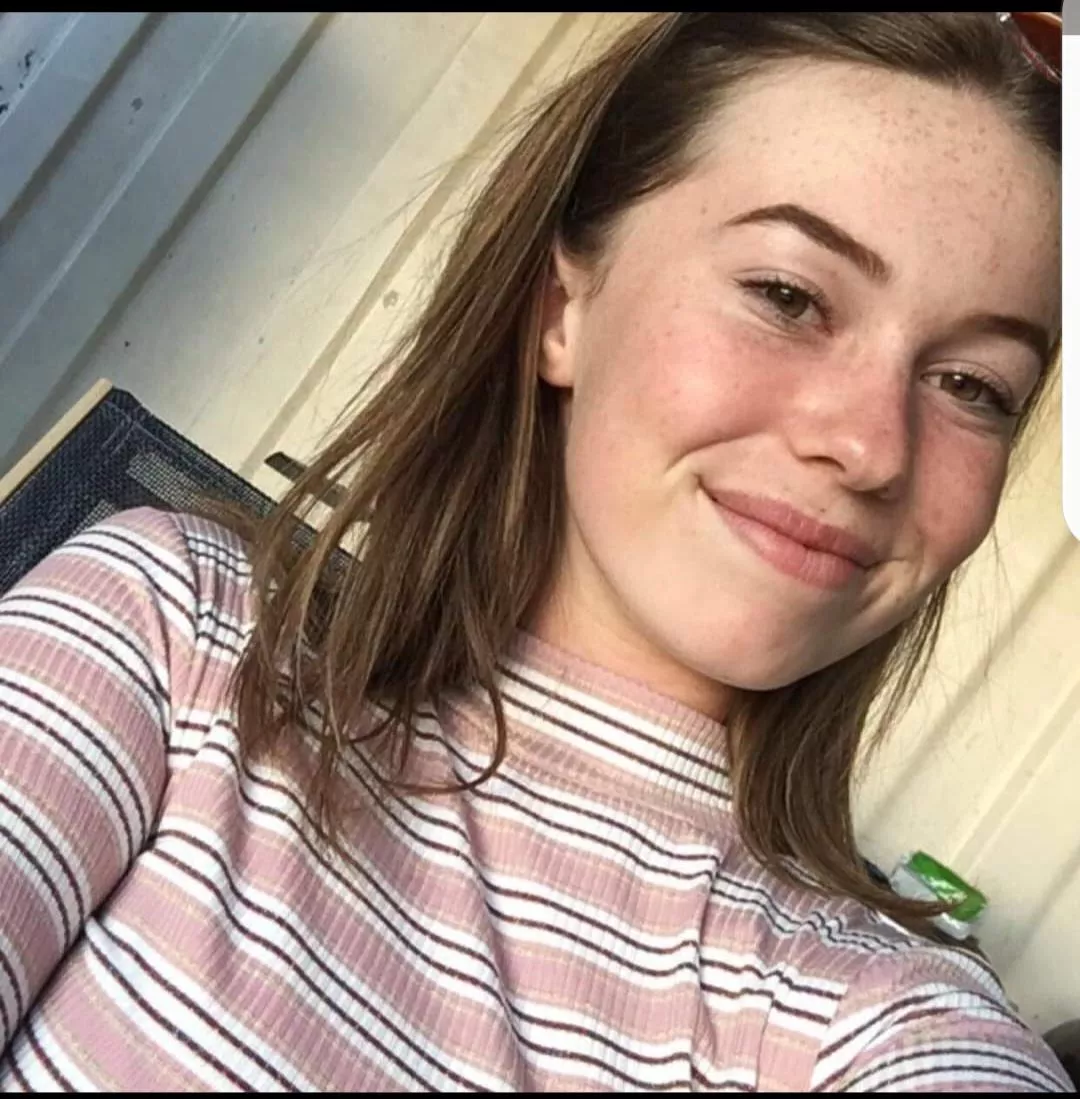 Pretty face waiting for your spunk ropes