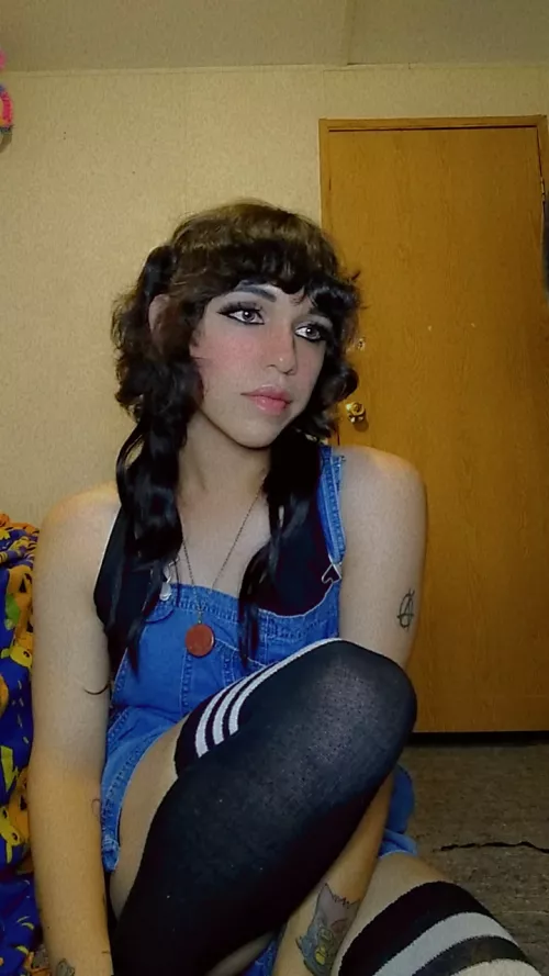 This is how boys are supposed to dress, right? 🖤