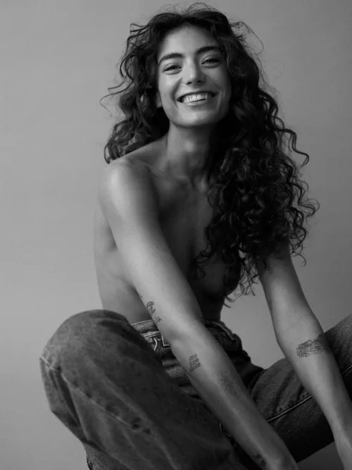 Vanessa Moe by Petra Kleis