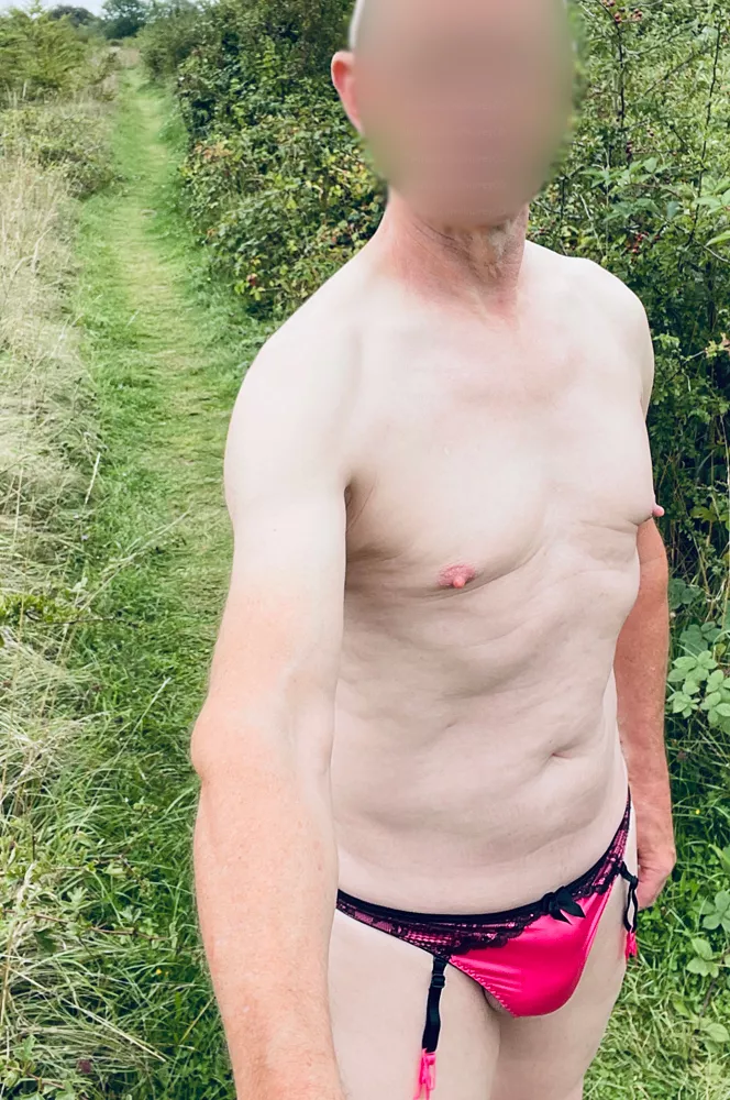 Went to the Hogs Back near Guildford today. It's a well known Surrey cruising ground.