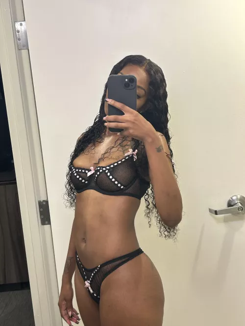 what’s the first thing you noticed in this pic ?