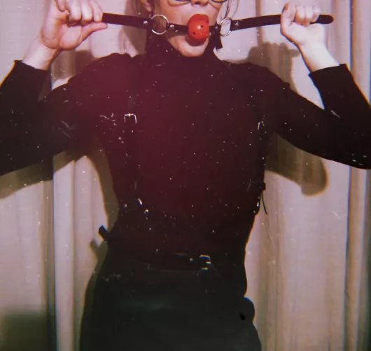 Won't you see that a lady has to get gagged on her own? Would you mind lending a hand?