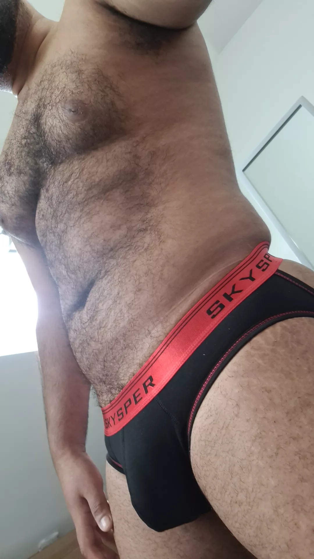 Anyone wants a hairy latino😏