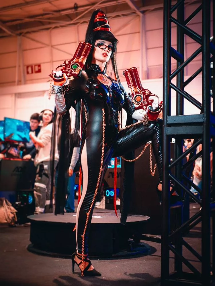 Bayonetta Cosplay (mikikikas_cosplay)