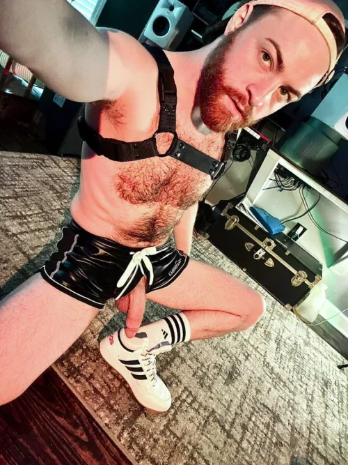 Daddy’s bearded good boy finally nutted all over himself today after over a month… whew.