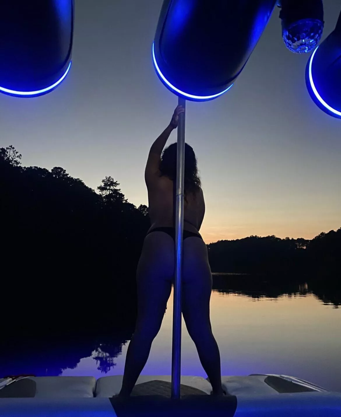 Dancing in the moonlight.. Do you want to watch?