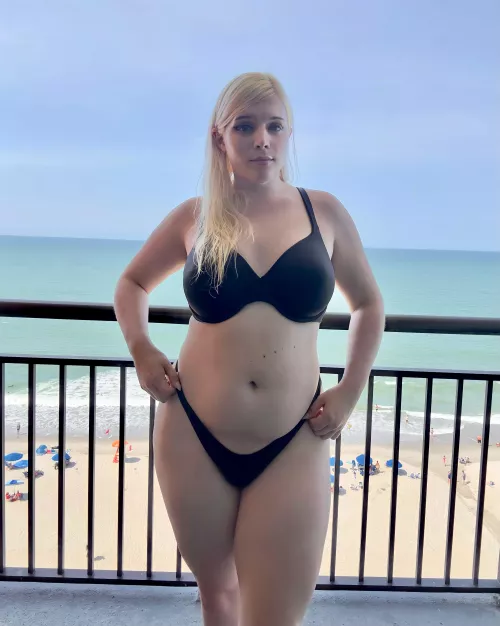 Help a chubby tgirl with sunblock? 💕