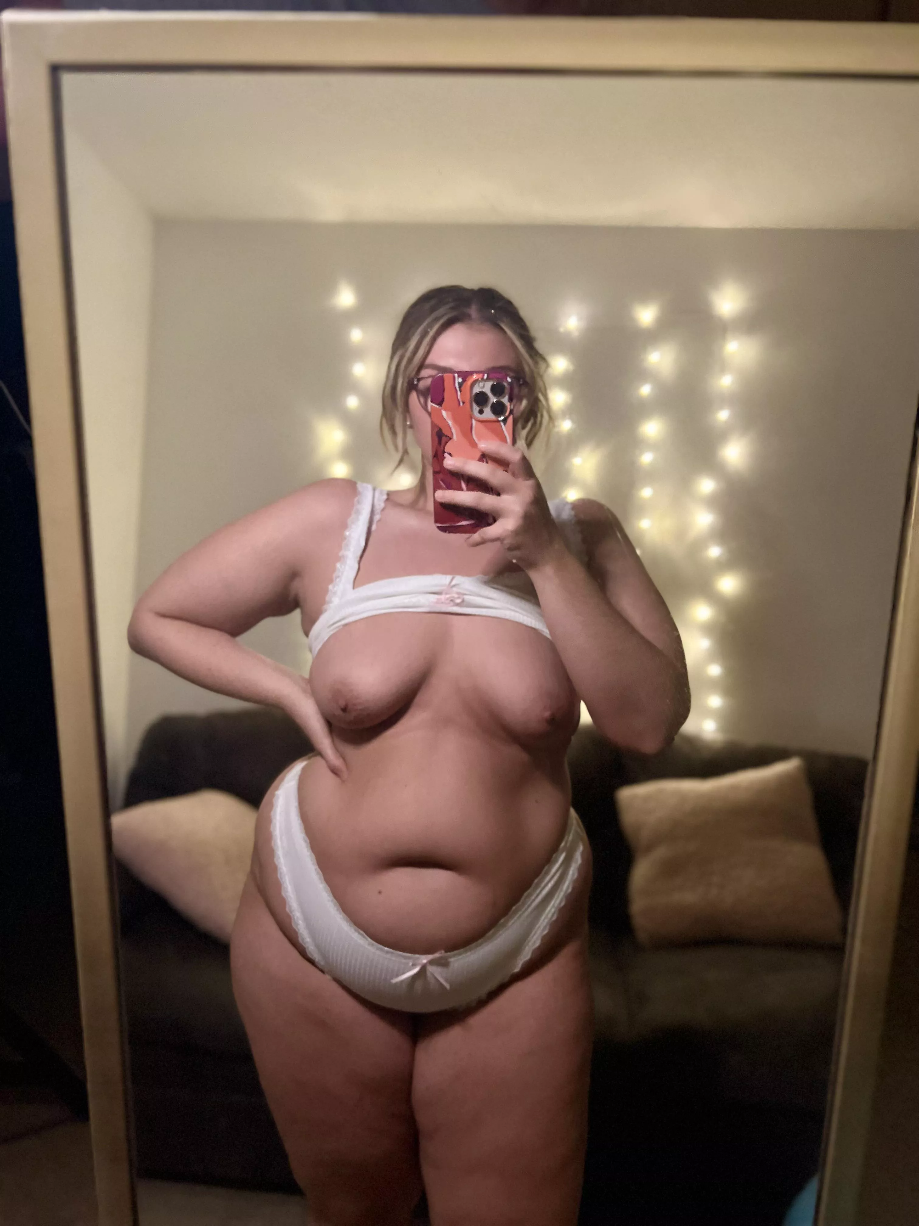 Honest opinions on my chubby body?💕