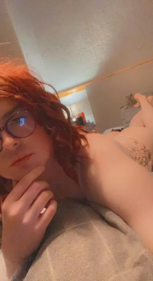 I need someone to send my nudes to :/